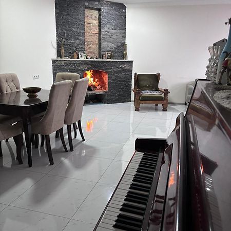 Friendly House Hotel อาคัลท์ชิกเค ภายนอก รูปภาพ